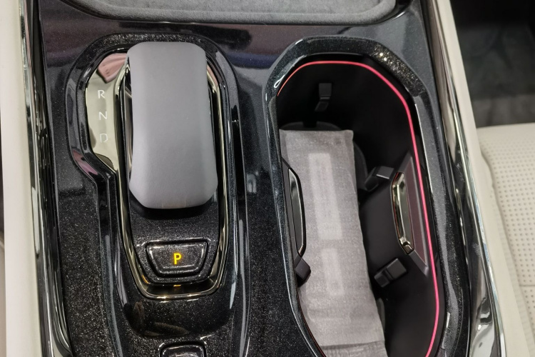 极氪 极氪009 汽车图片 #17