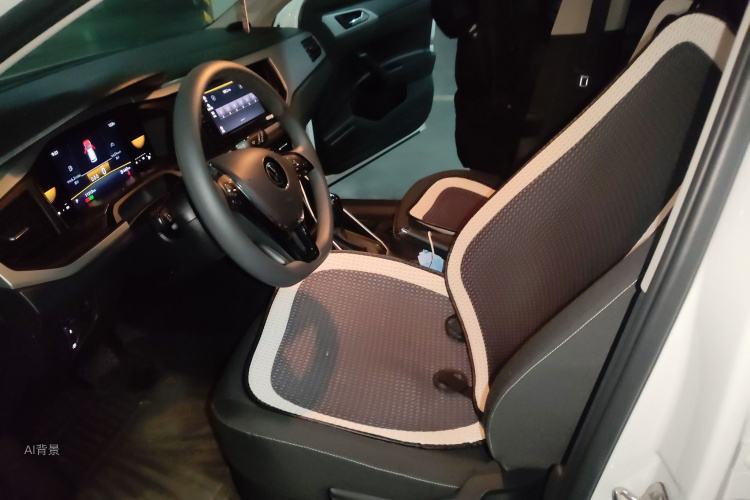 Polo 2023 car image #17