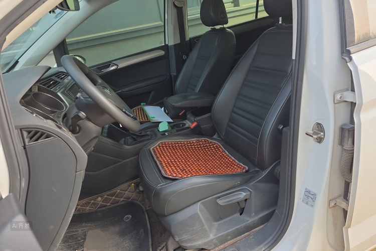 Volkswagen Touran 2018 immagine di auto #17