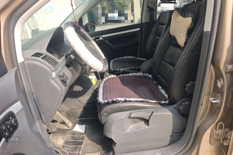 Volkswagen Touran 2015 car image #17