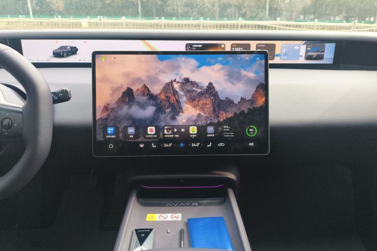 Avatr 06 2025 car image #17