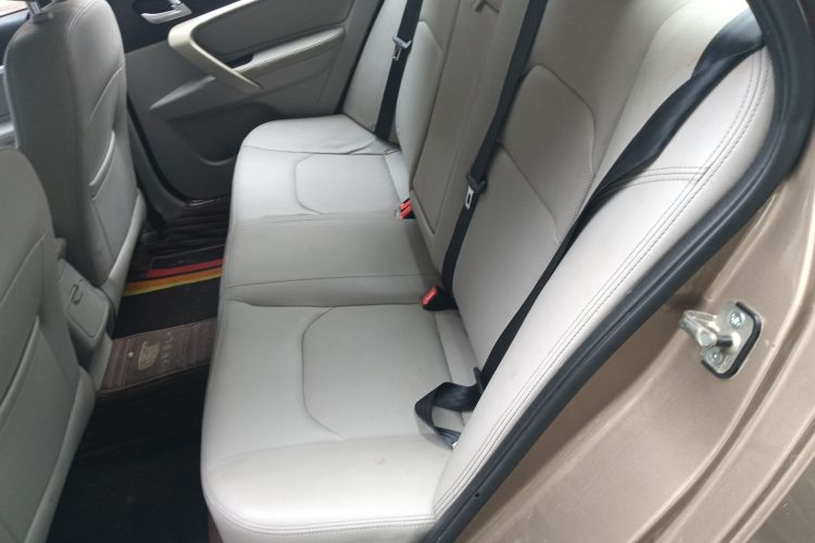 GEELY Emgrand 2015 car image #17