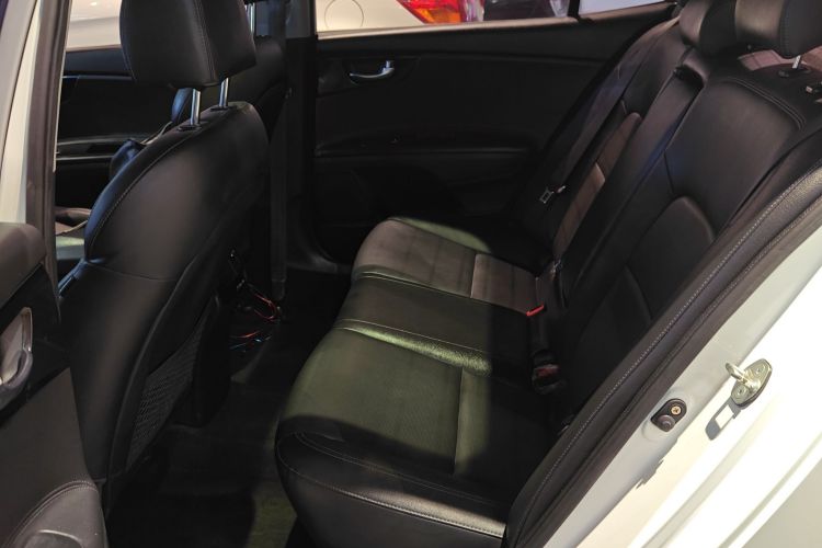 起亚 起亚K4 2017 汽车图片 #17