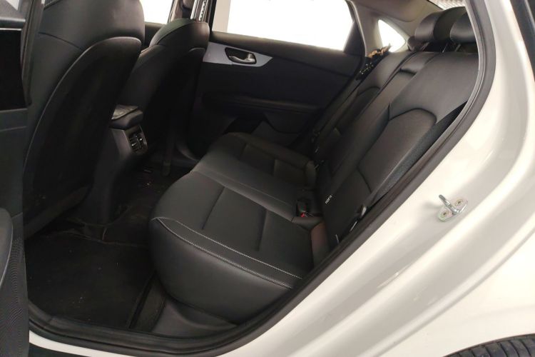 Kia K3 2020 car image #17