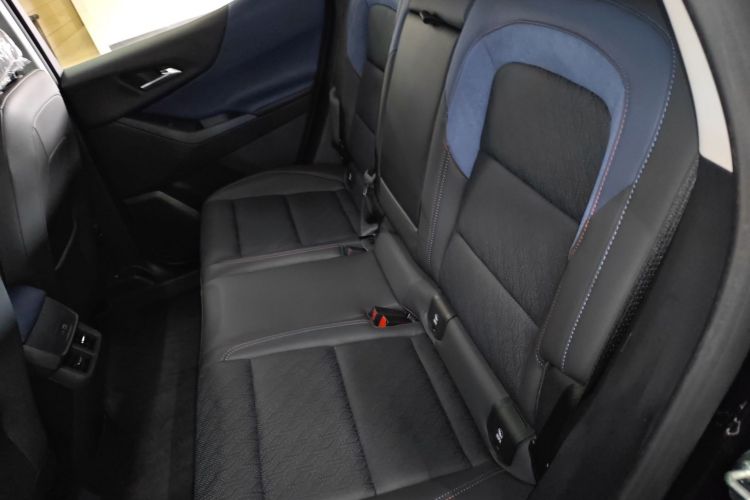 Chevrolet Equinox Plus 2025 car image #17