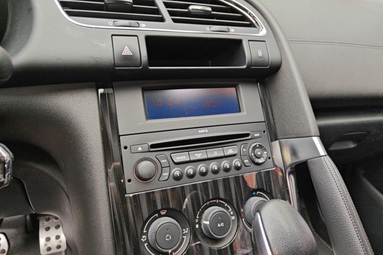 Peugeot 3008 2016 immagine di auto #17