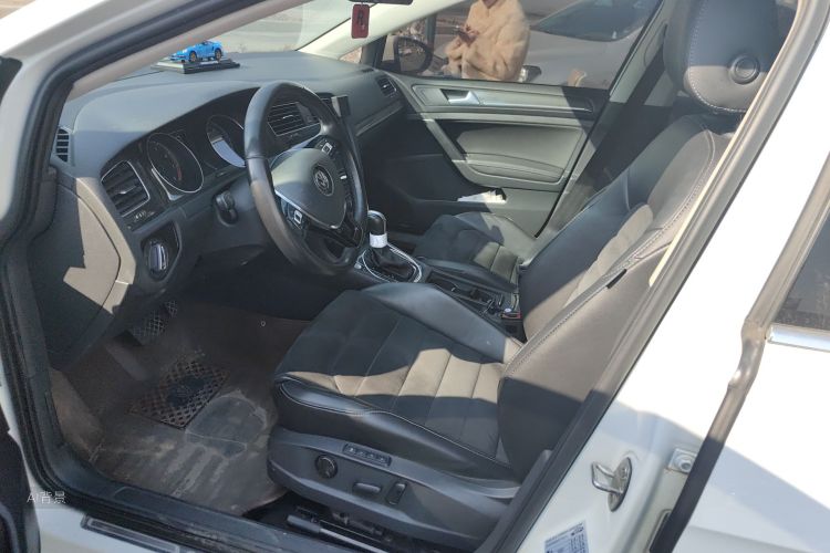 Volkswagen Golf 2018 car image #17