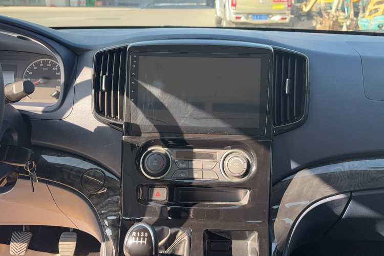 Forthing Lingzhi PLUS 2023 car image #17