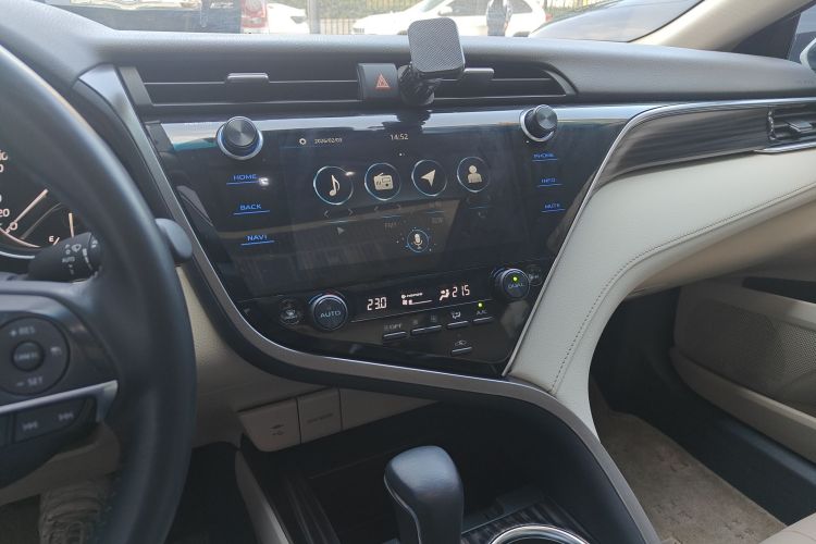 Toyota Camry 2020 #17 Toyota Camry 2020 car image #17