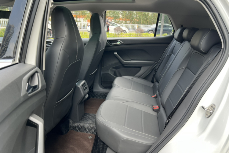 Volkswagen T-Cross 2021 #17 Volkswagen T-Cross 2021 car image #17
