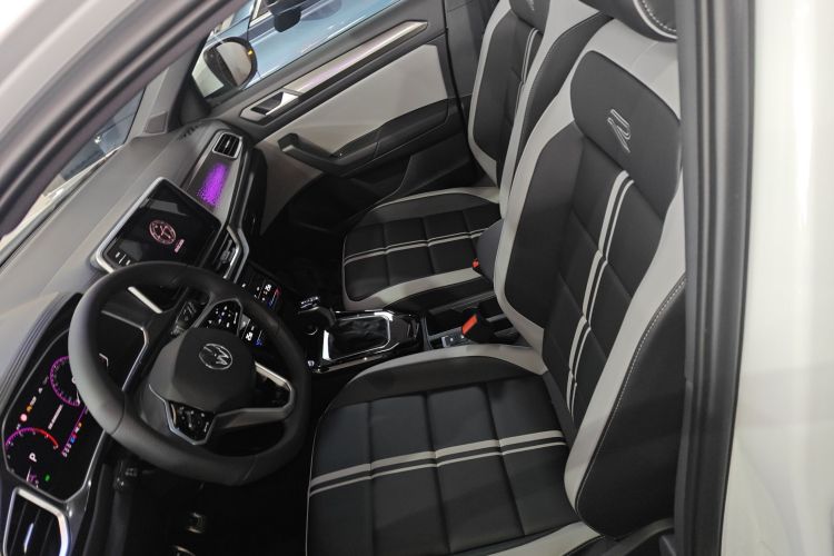 T-Roc 2025 car image #17