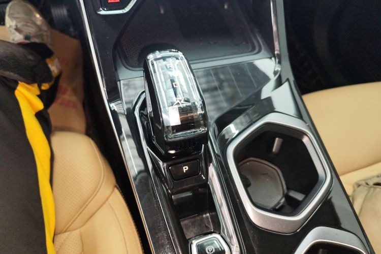 GEELY Boyue L 2024 car image #17