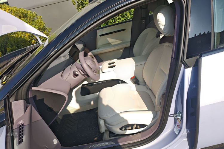Avatr 12 2025 car image #17