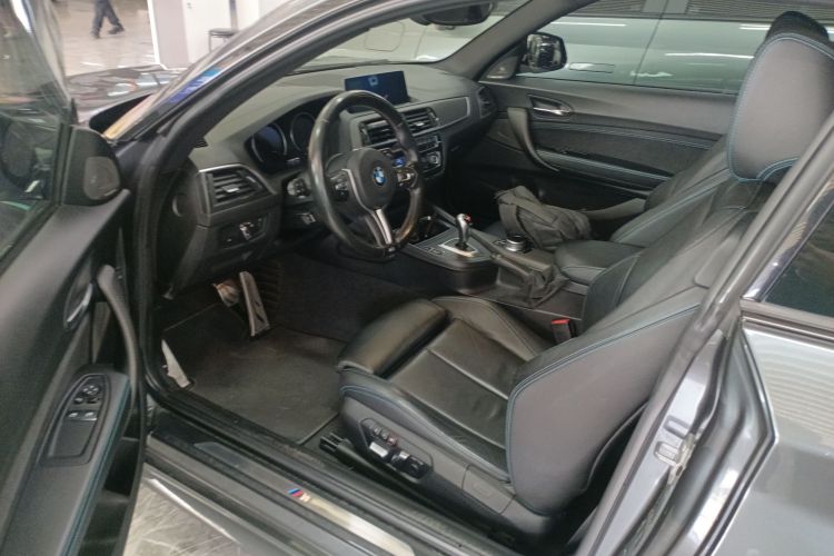 BMW M2 2018 car image #17