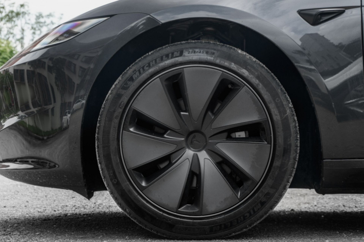 Tesla Model 3 2024 immagine di auto #17