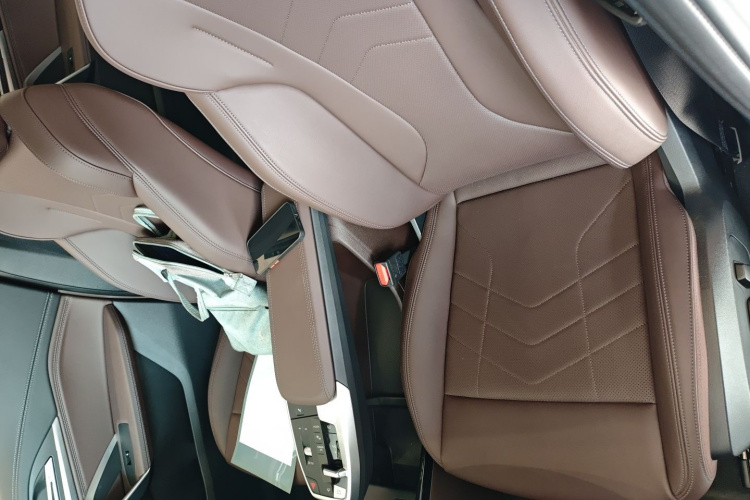 BMW iX1 2025 car image #17