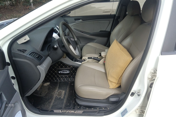 Hyundai Reina 2016 car image #17