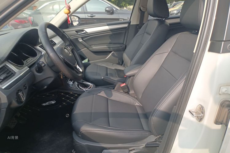 Volkswagen C-Trek 2018 immagine di auto #17