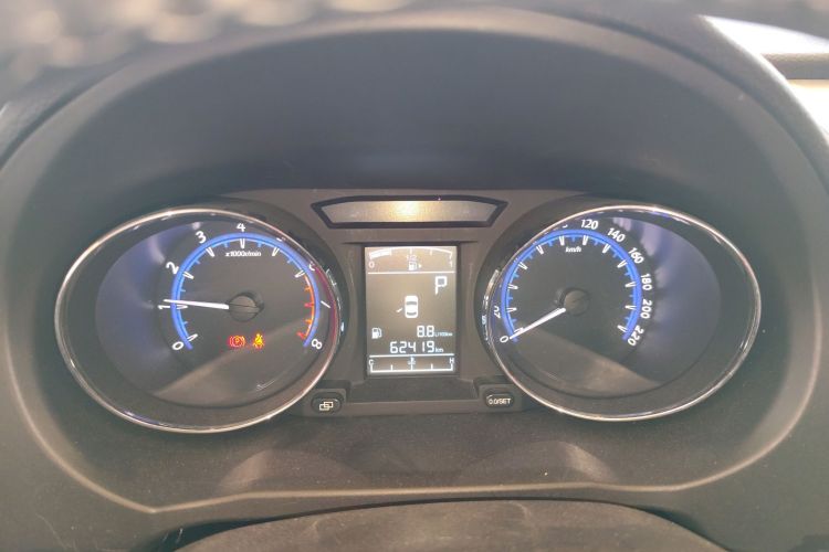 Forthing SX6 2017 car image #17