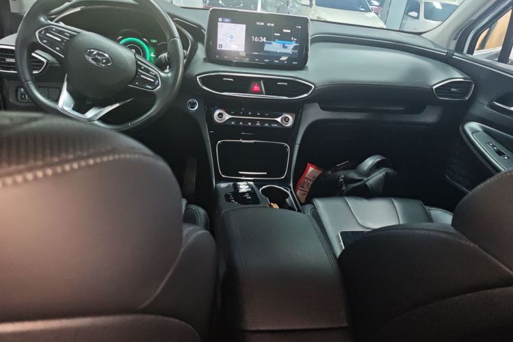Hyundai Santa Fe 2022 car image #17