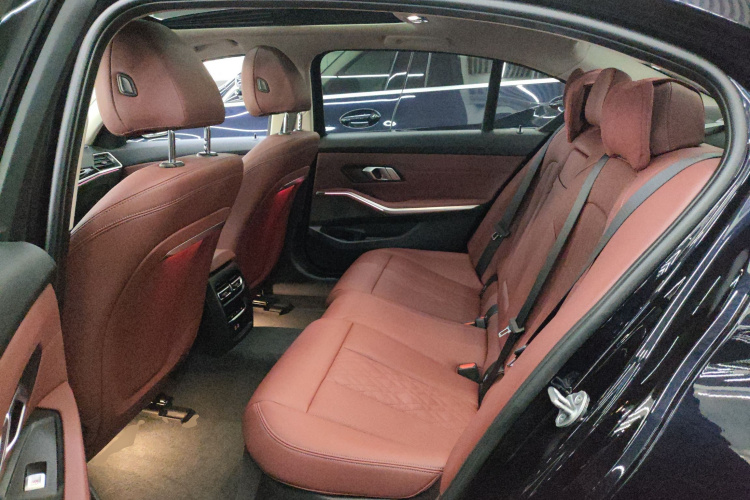 BMW i3 2023 car image #17