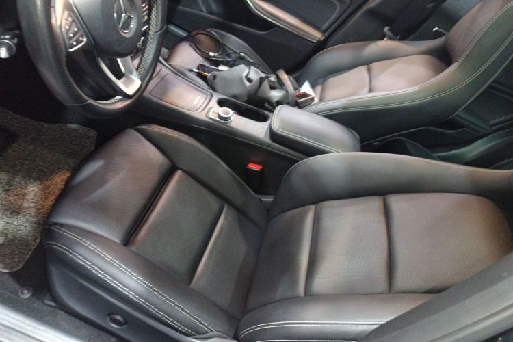 Mercedes-Benz GLA Class 2016 immagine di auto #17