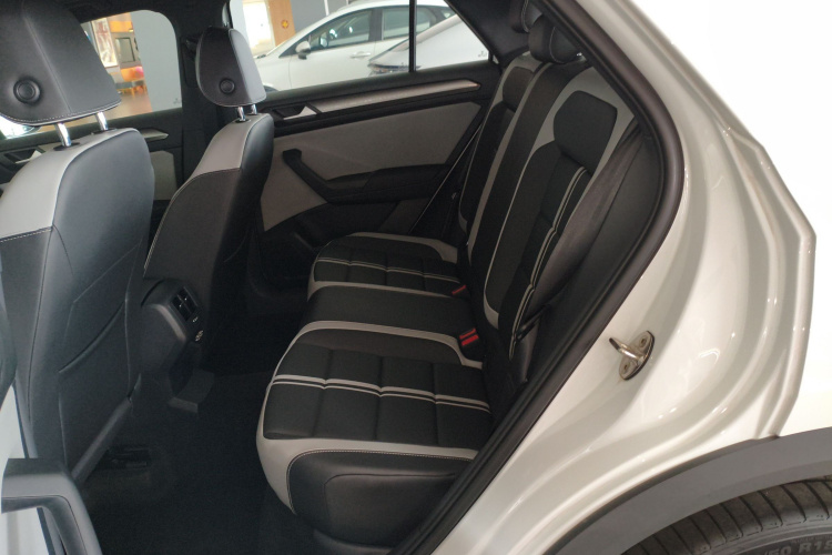 T-Roc 2025 car image #17