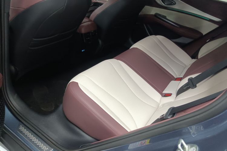 BYD Seal 07 DM-i 2025 car image #17