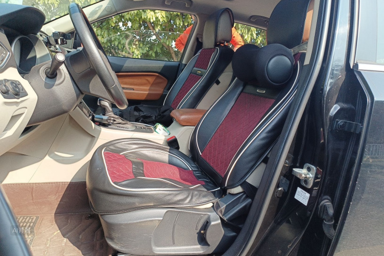 MG GS 2015 car image #17