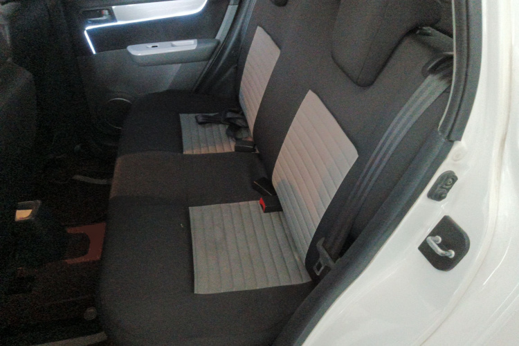 Suzuki Swift 2015 car image #17