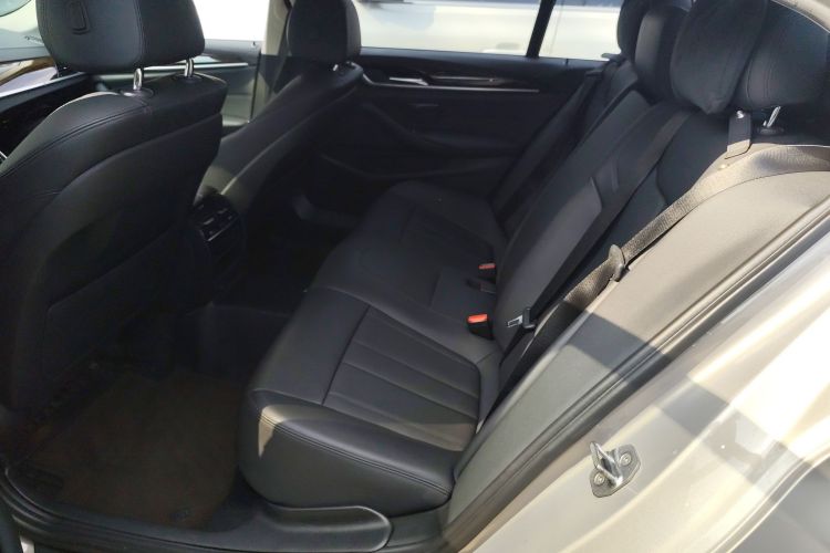 BMW 5 Series 2018 #17 BMW 5 Series 2018 car image #17