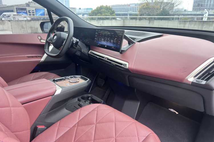 BMW iX 2024 car image #17