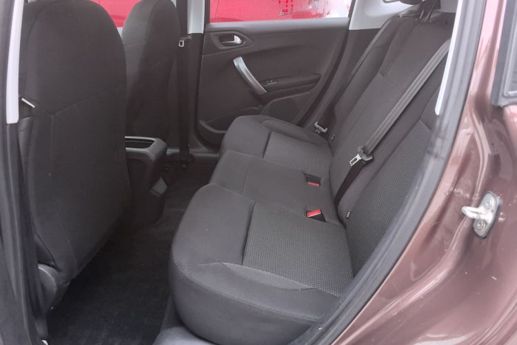 Peugeot 2008 2014 car image #17