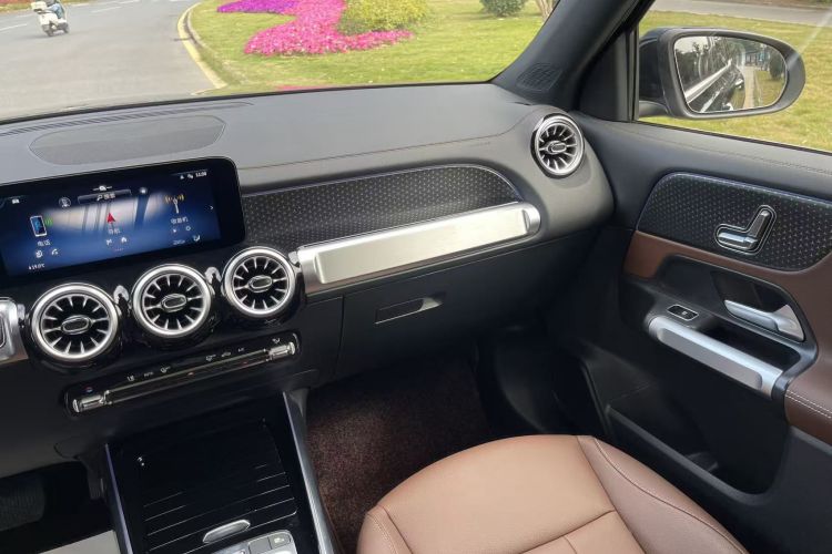 Mercedes-Benz GLB Class 2025 #17 Mercedes-Benz GLB Class 2025 immagine di auto #17