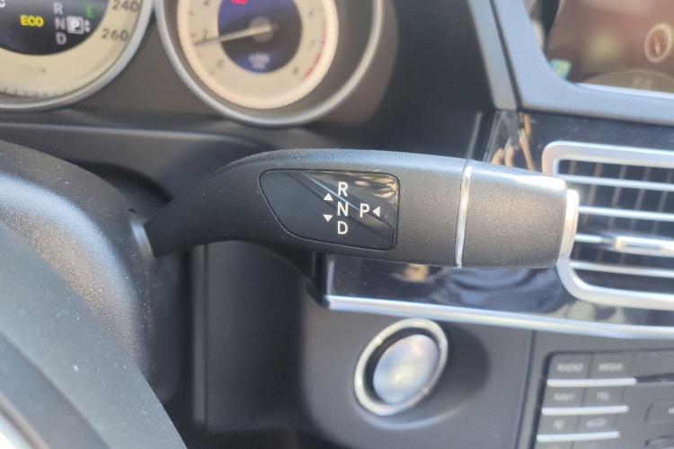 Mercedes-Benz E Class 2015 car image #17