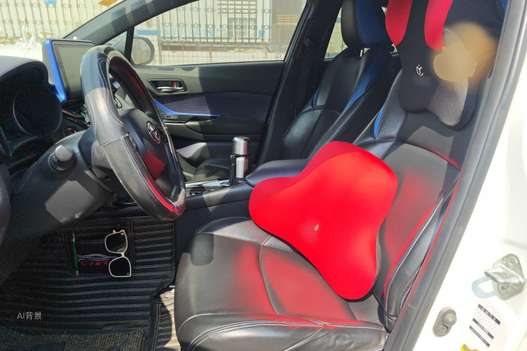 Toyota C-HR 2018 imagem de carro #17