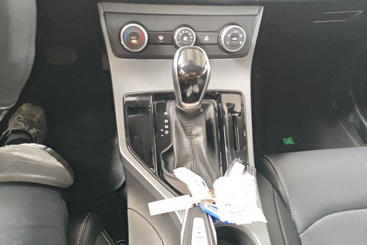 Emgrand 2022 car image #17