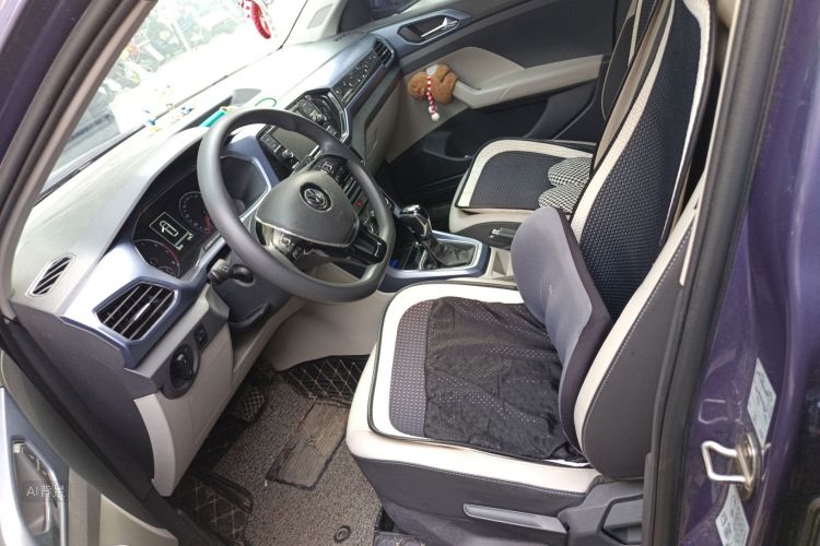 Volkswagen T-Cross 2019 #17 Volkswagen T-Cross 2019 car image #17