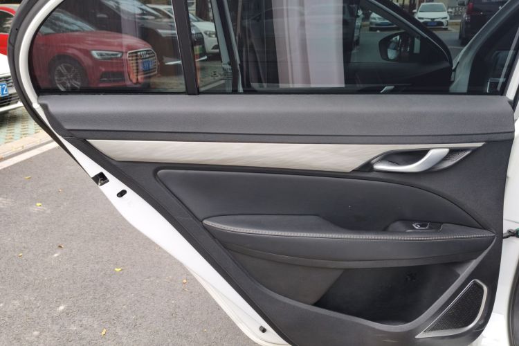 GEELY Emgrand 2020 car image #17