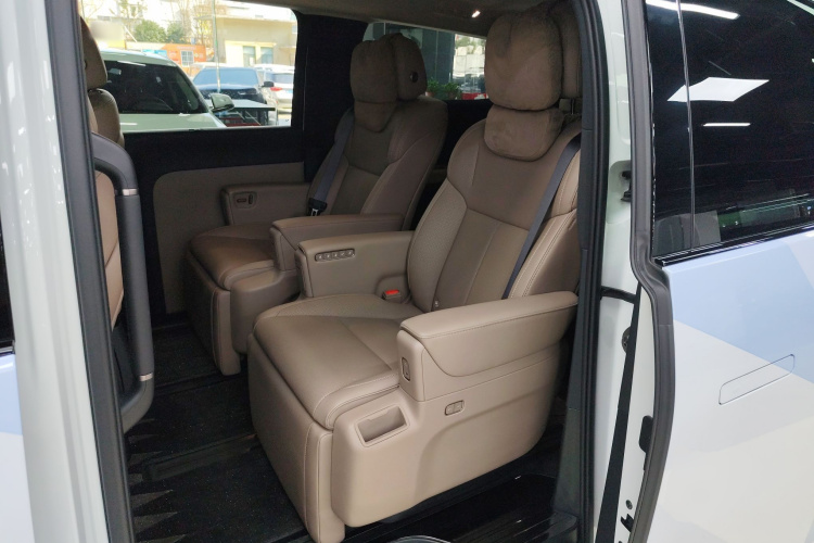 理想汽车 理想MEGA 2025 汽车图片 #17