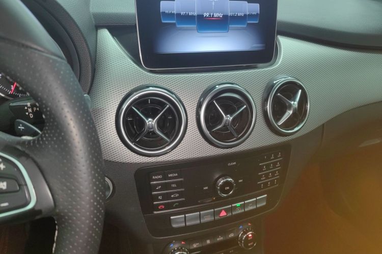 Mercedes-Benz B Class 2018 #17 Mercedes-Benz B Class 2018 car image #17