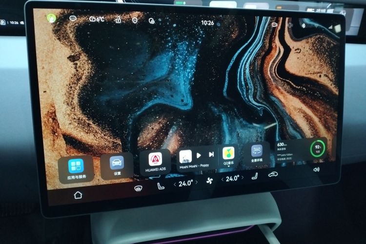 Avatr 06 2025 car image #17