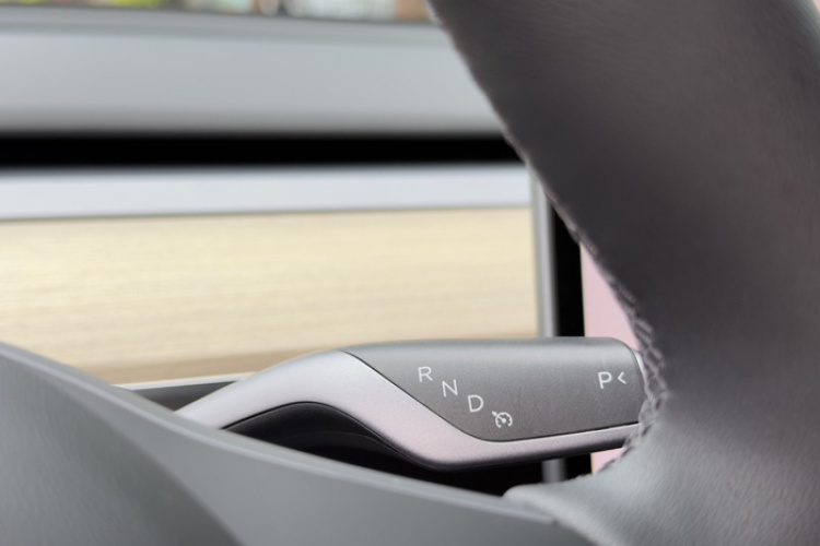 Tesla Model Y 2023 car image #17