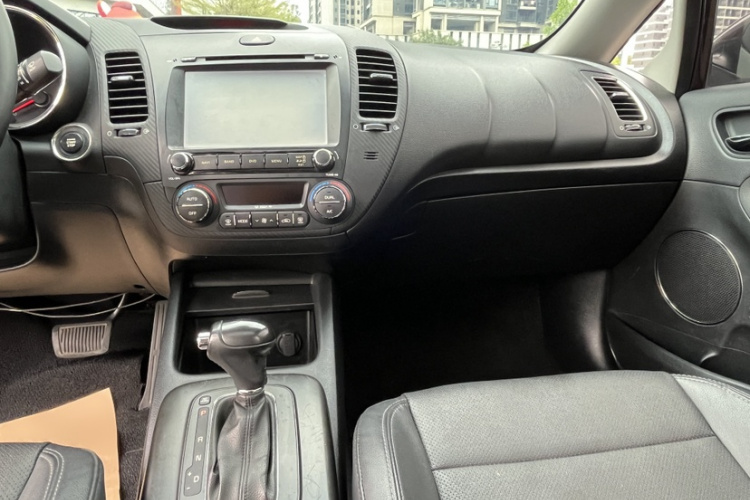 起亚 起亚K3 2014 汽车图片 #17