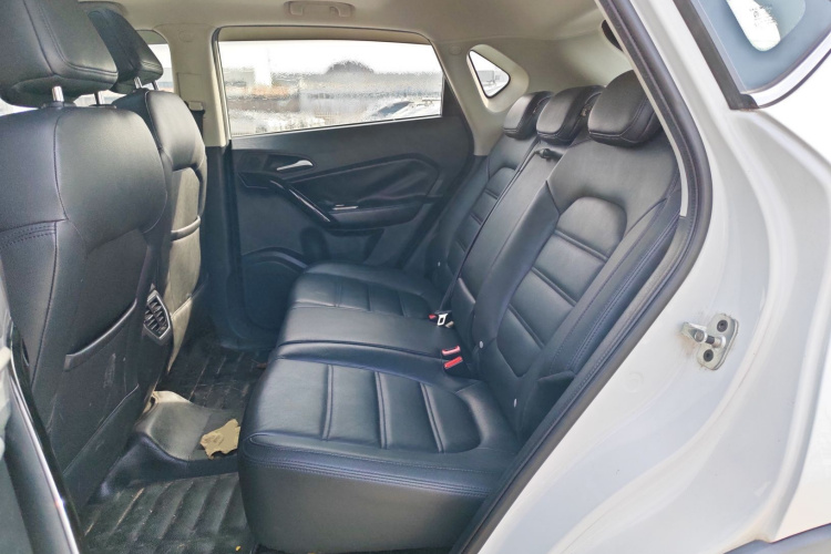 MG GS 2015 car image #17