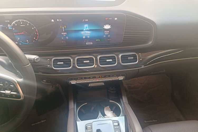 Mercedes-Benz GLE Class 2023 immagine di auto #17