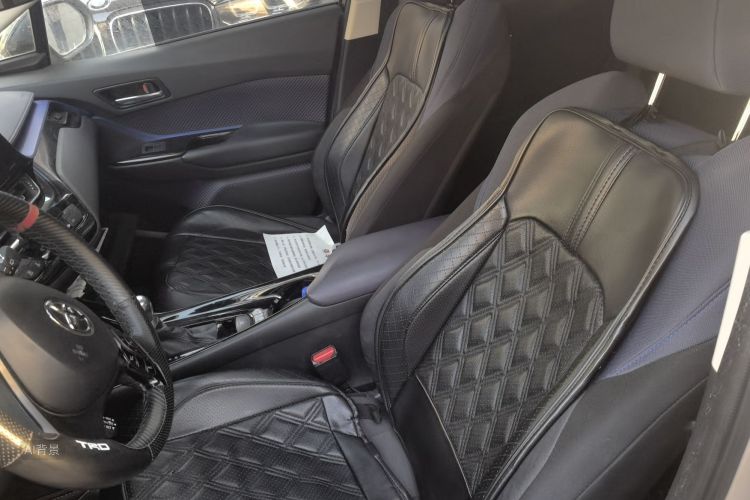 Toyota C-HR 2019 immagine di auto #17