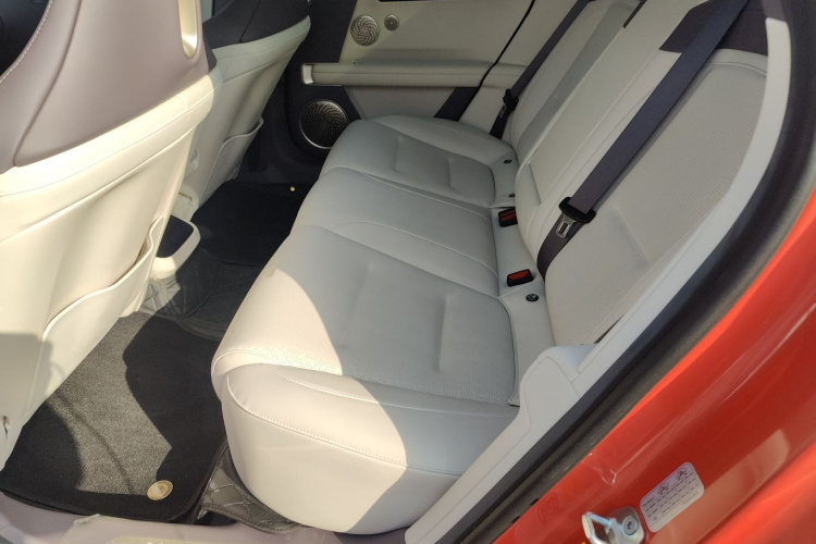 Avatr 06 2025 car image #17