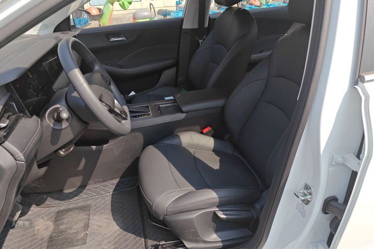 Roewe i5 2025 immagine di auto #17