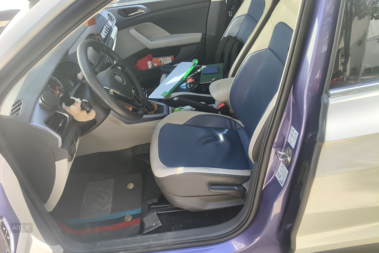 Volkswagen T-Cross 2019 car image #17